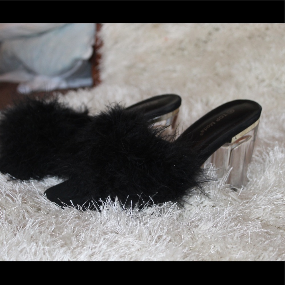 Fur slip-on sandal